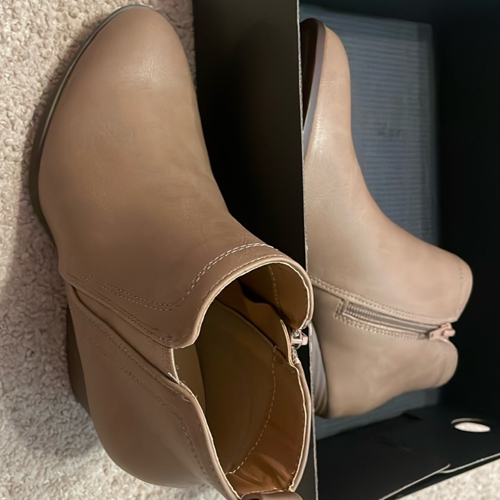 Tan Steve Madden NY booties. size 6.5